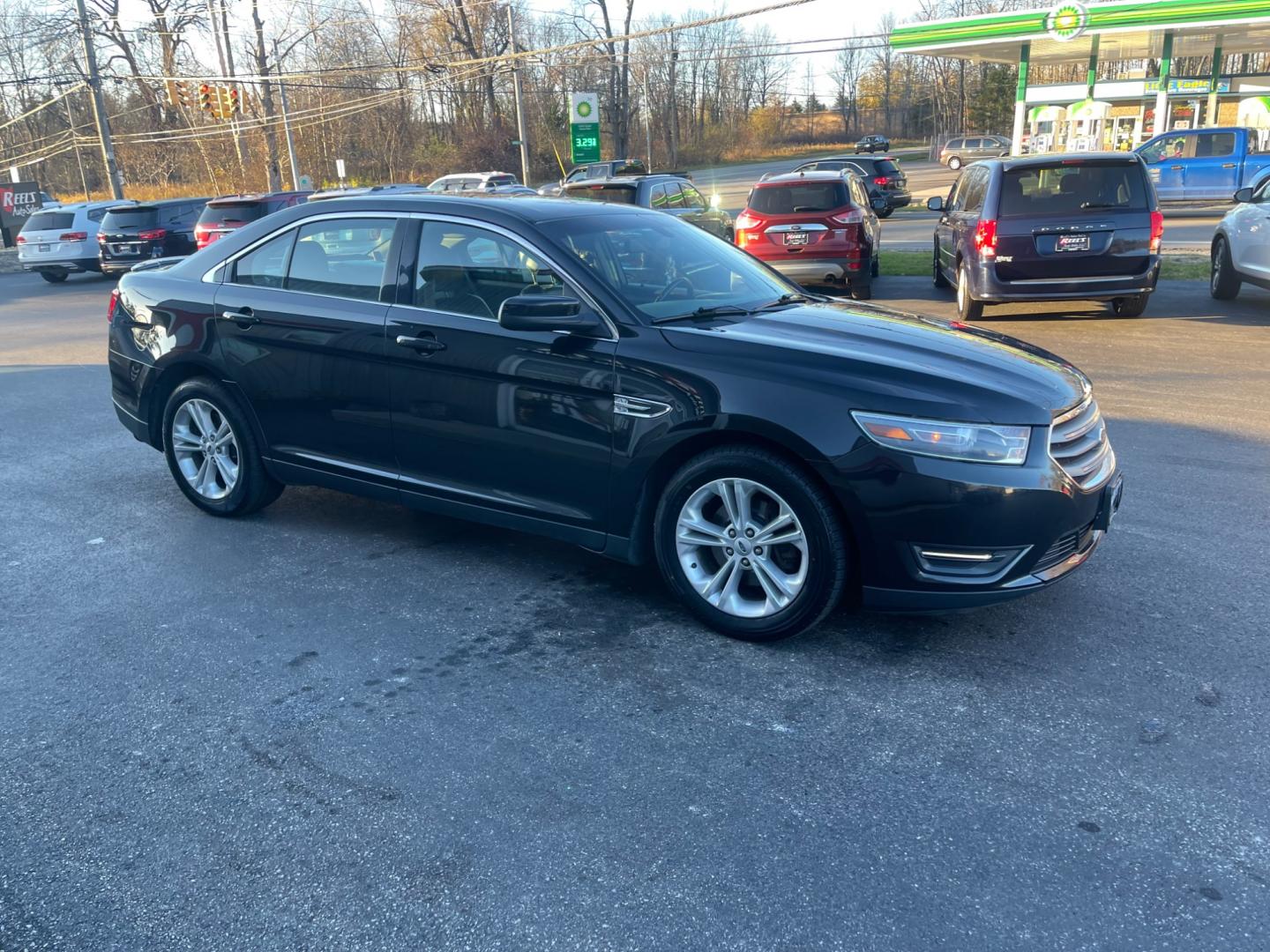 2013 Black /Black Ford Taurus SEL FWD (1FAHP2E85DG) with an 3.5L V6 DOHC 24V engine, 6-Speed Automatic transmission, located at 547 E. Main St., Orwell, OH, 44076, (440) 437-5893, 41.535435, -80.847855 - Photo#3